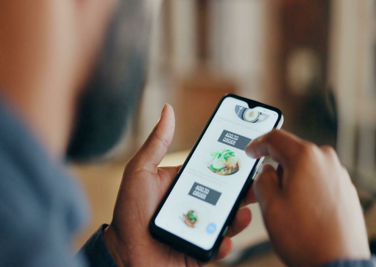 Leveraging Technology to Improve Restaurant Operations